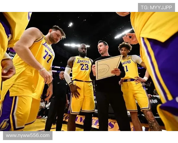 詹姆斯领衔湖人冲击季后赛西部格局再起波澜多队竞争白热化引发热议